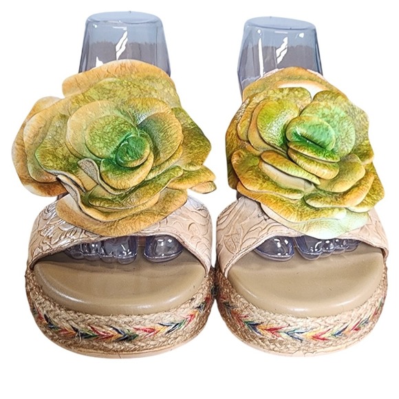 Spring Step Shoes - L'Artiste Spring Step Balharbor Beige Leather Floral Wedge Slide Sandals 10.5 US